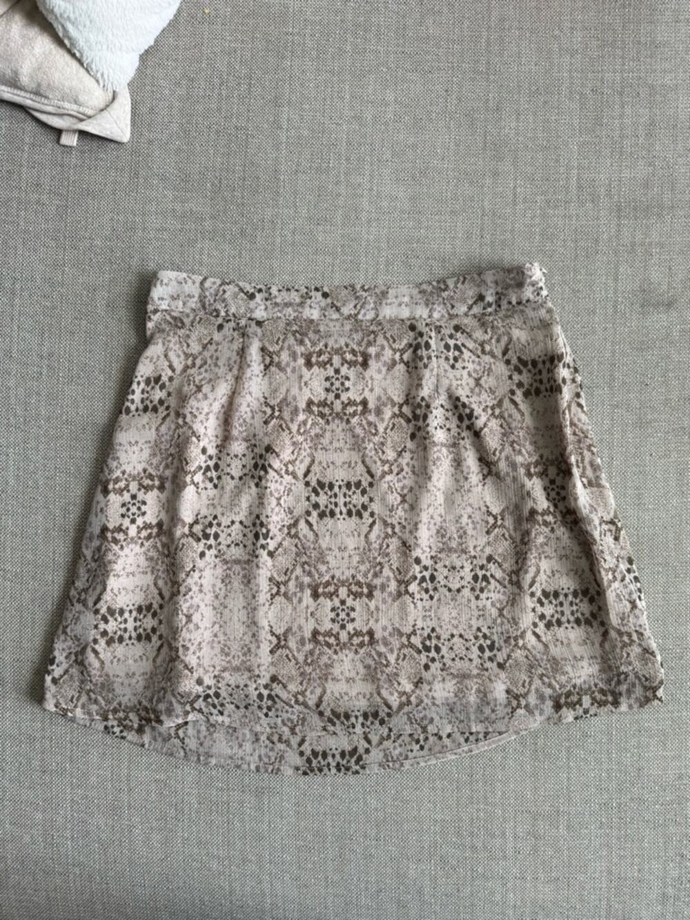 Flowy Snake-Print Mini Skirt